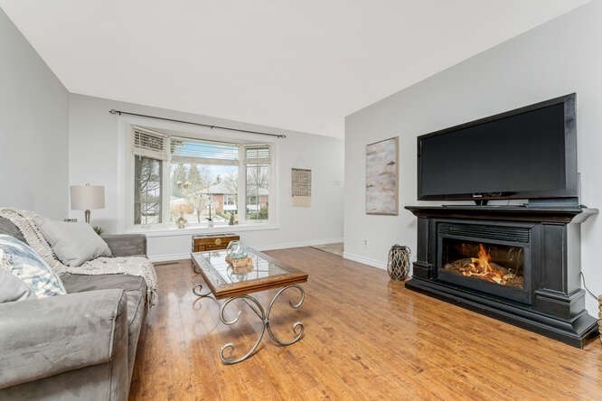 137 Raylawn Cres