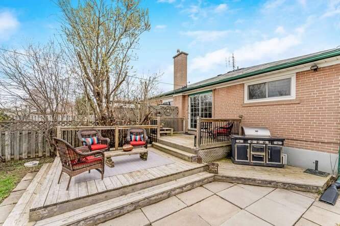137 Raylawn Cres