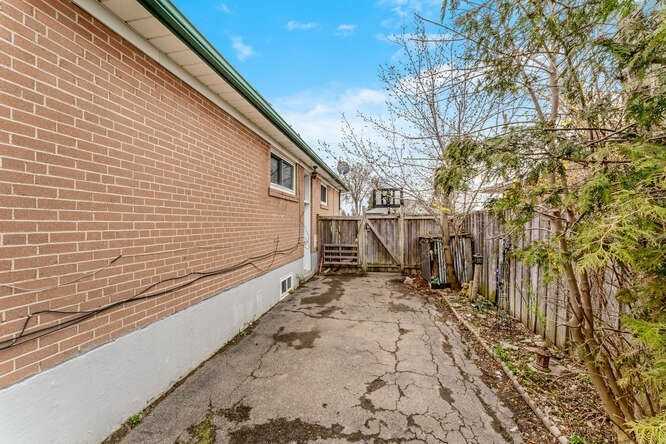 137 Raylawn Cres