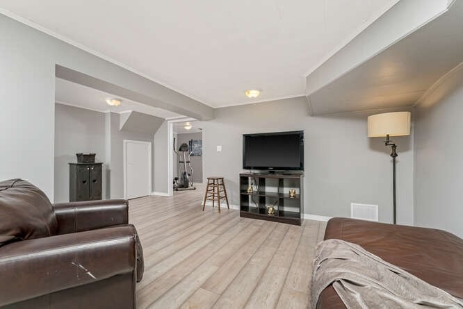 137 Raylawn Cres