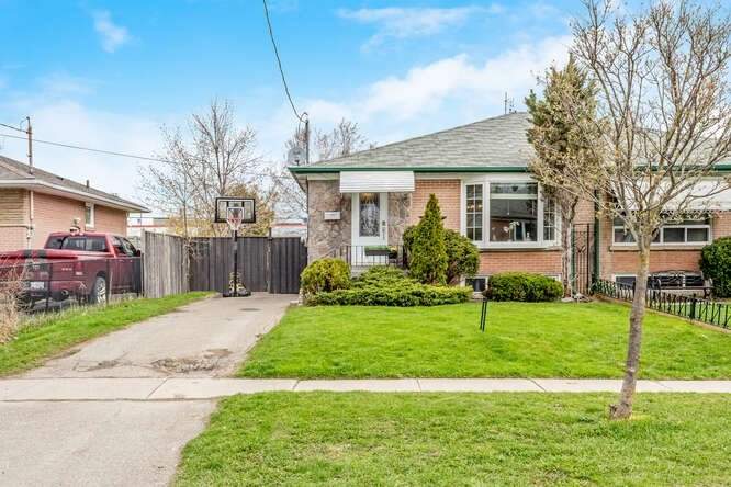 137 Raylawn Cres