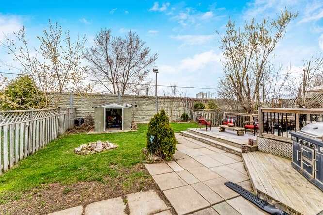 137 Raylawn Cres