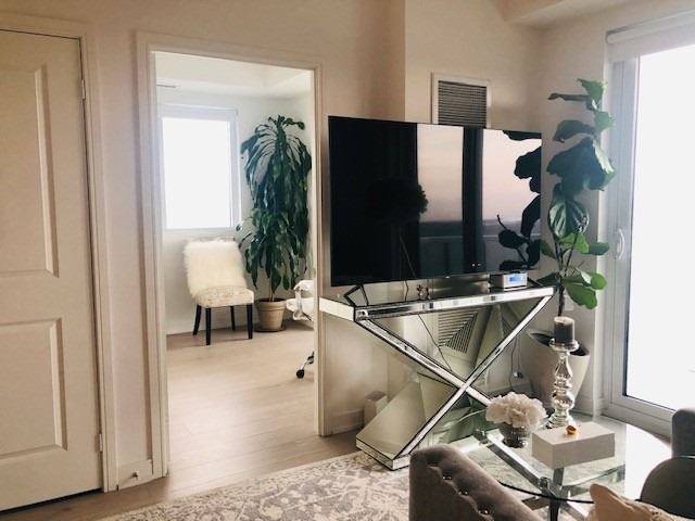 8 Nahani Way #1206
