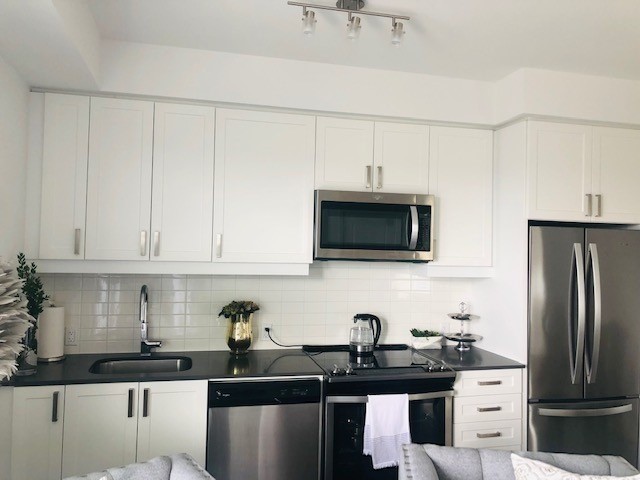 8 Nahani Way #1206