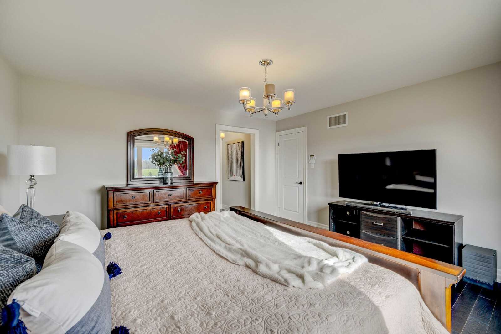 12 Davidson Dr