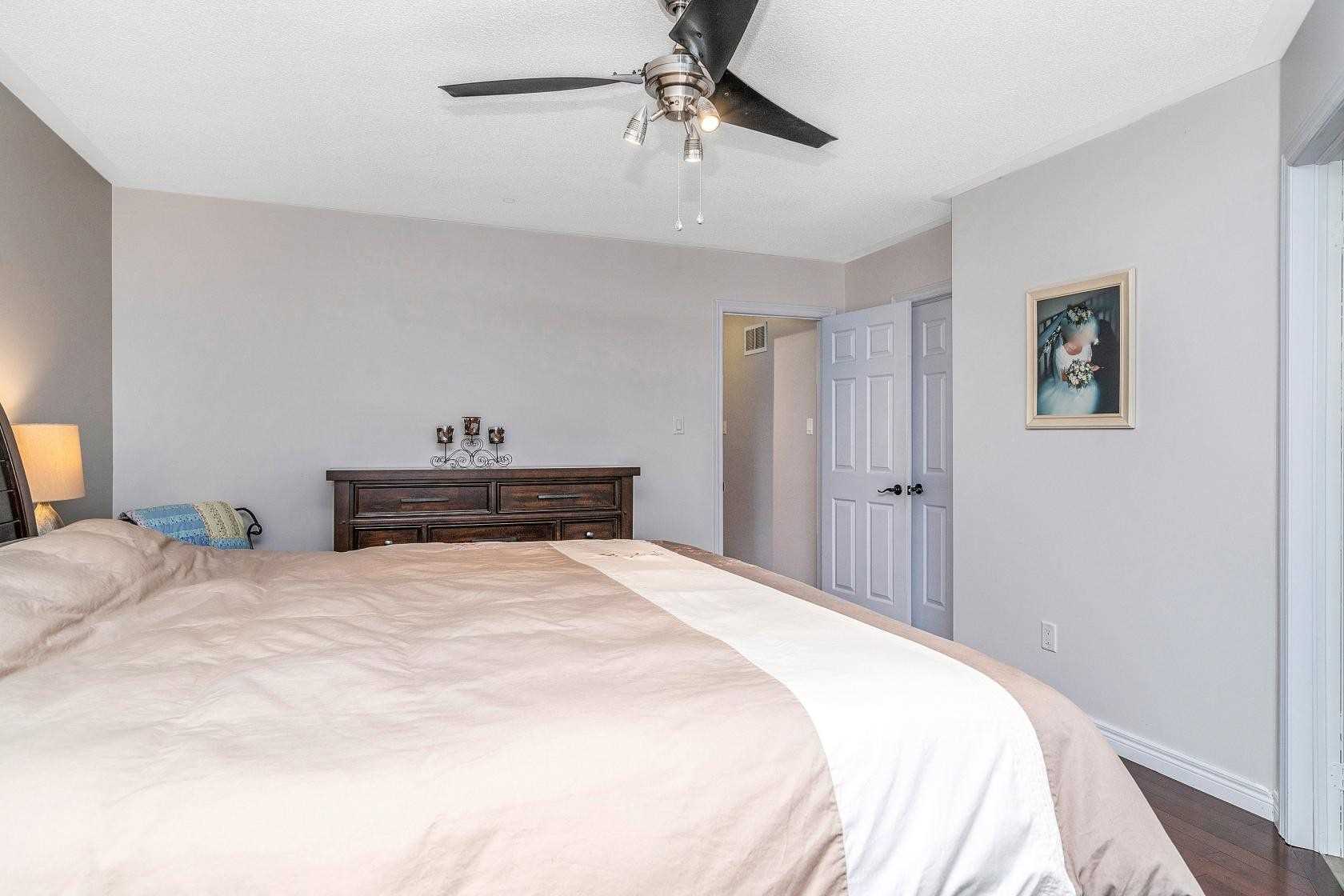 25 Mowat Cres