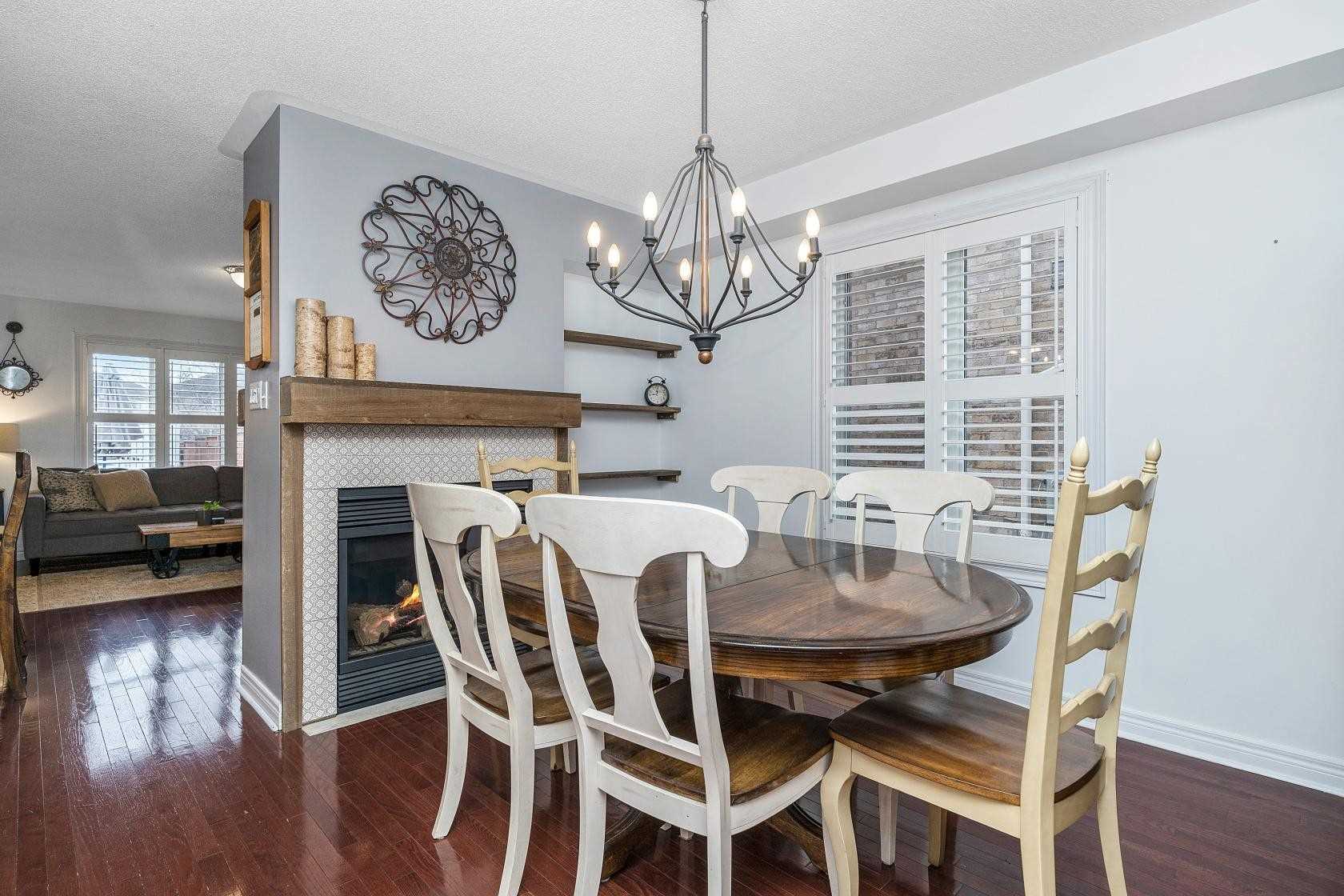 25 Mowat Cres
