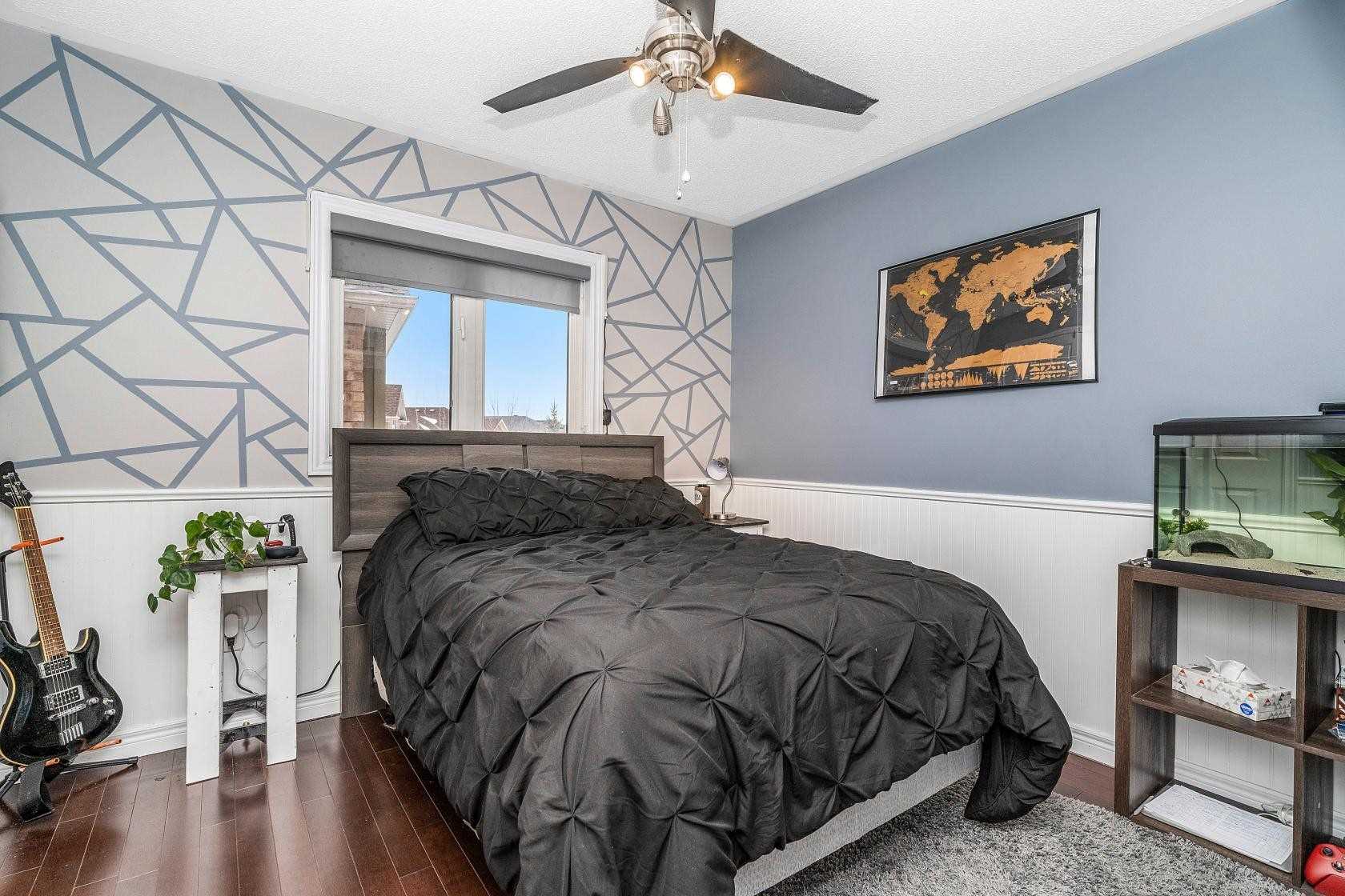 25 Mowat Cres