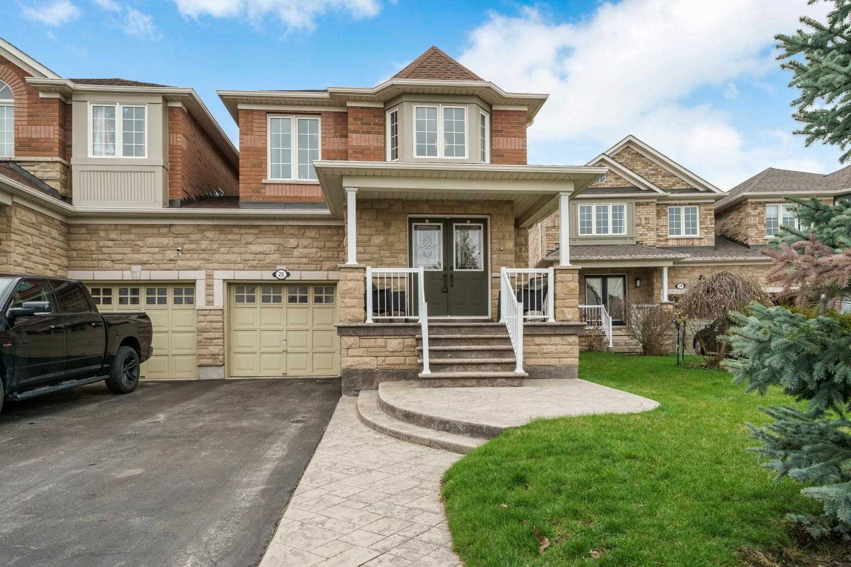 25 Mowat Cres