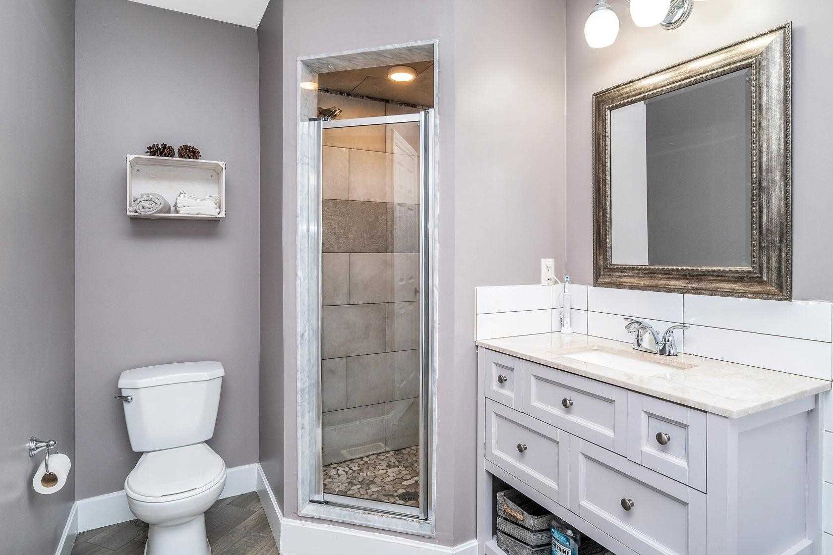 25 Mowat Cres