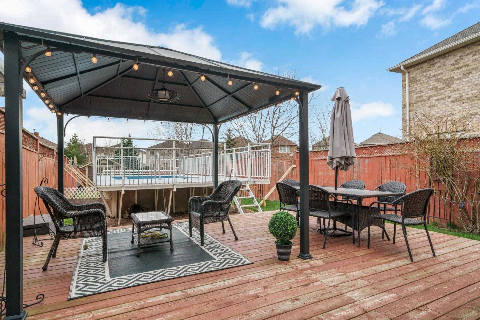 25 Mowat Cres