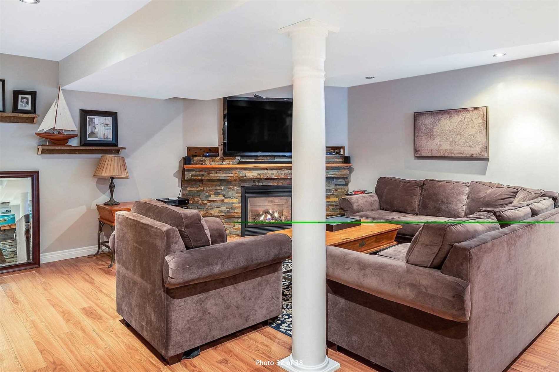 25 Mowat Cres
