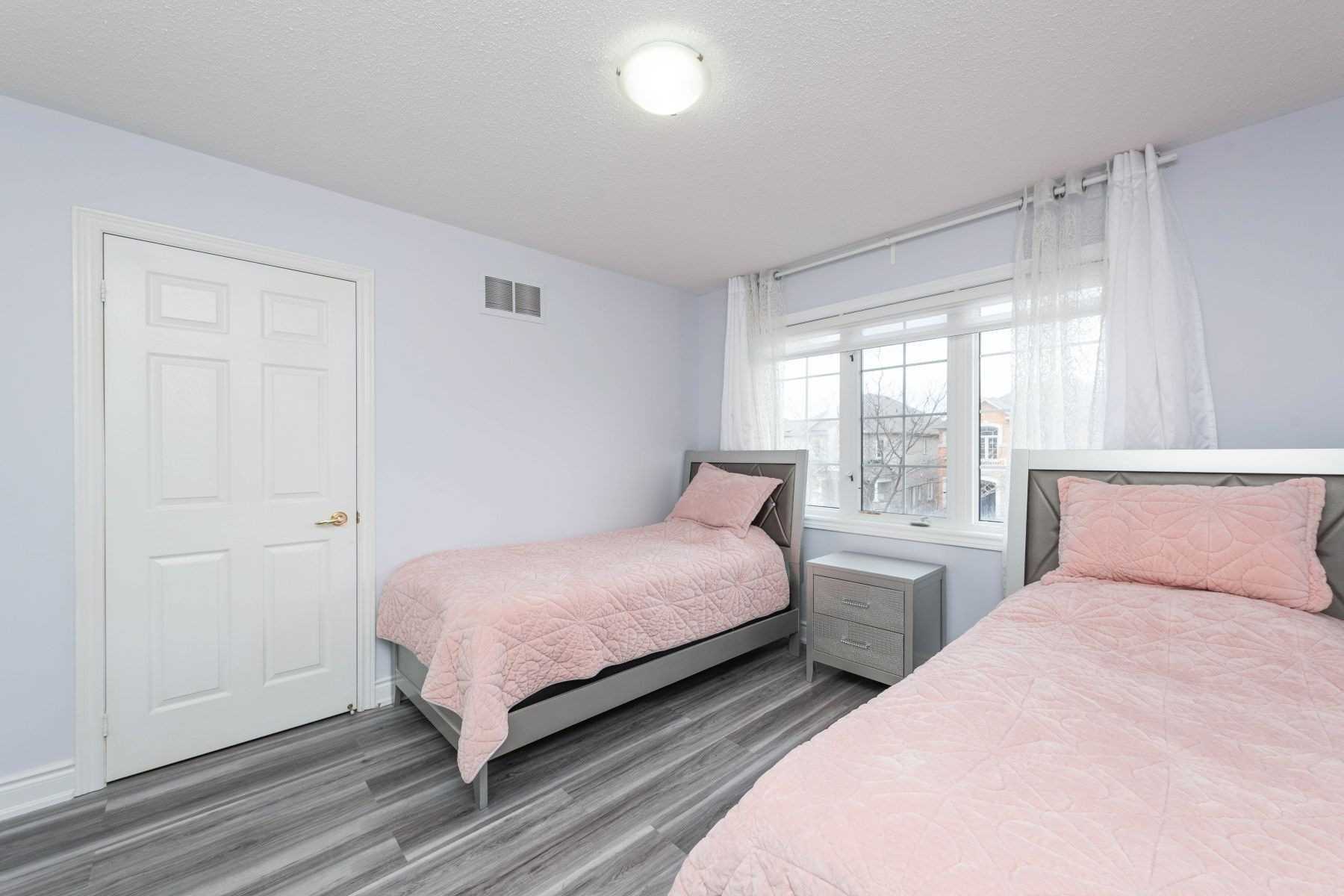 7 Dovehaven Cres