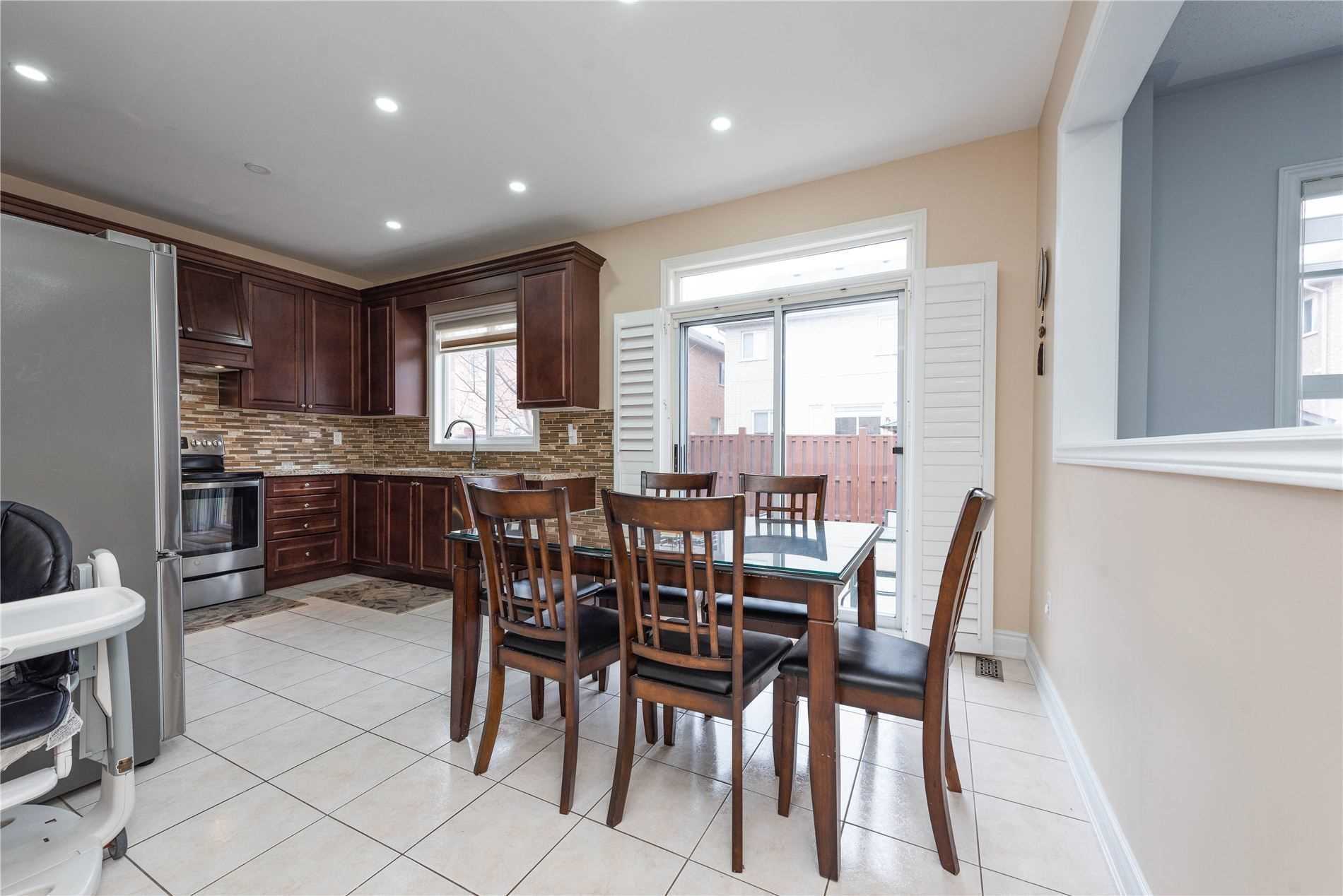 7 Dovehaven Cres