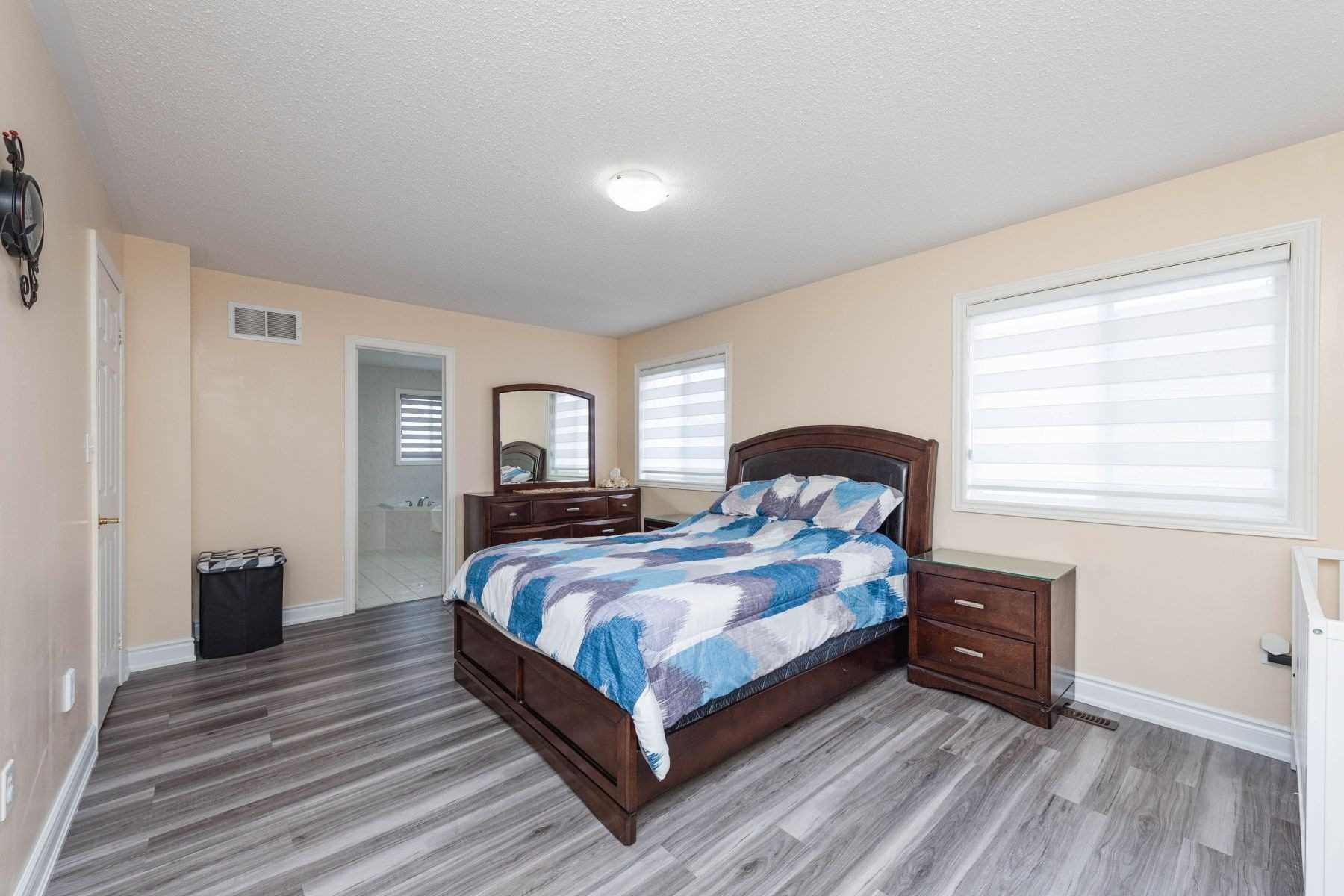 7 Dovehaven Cres