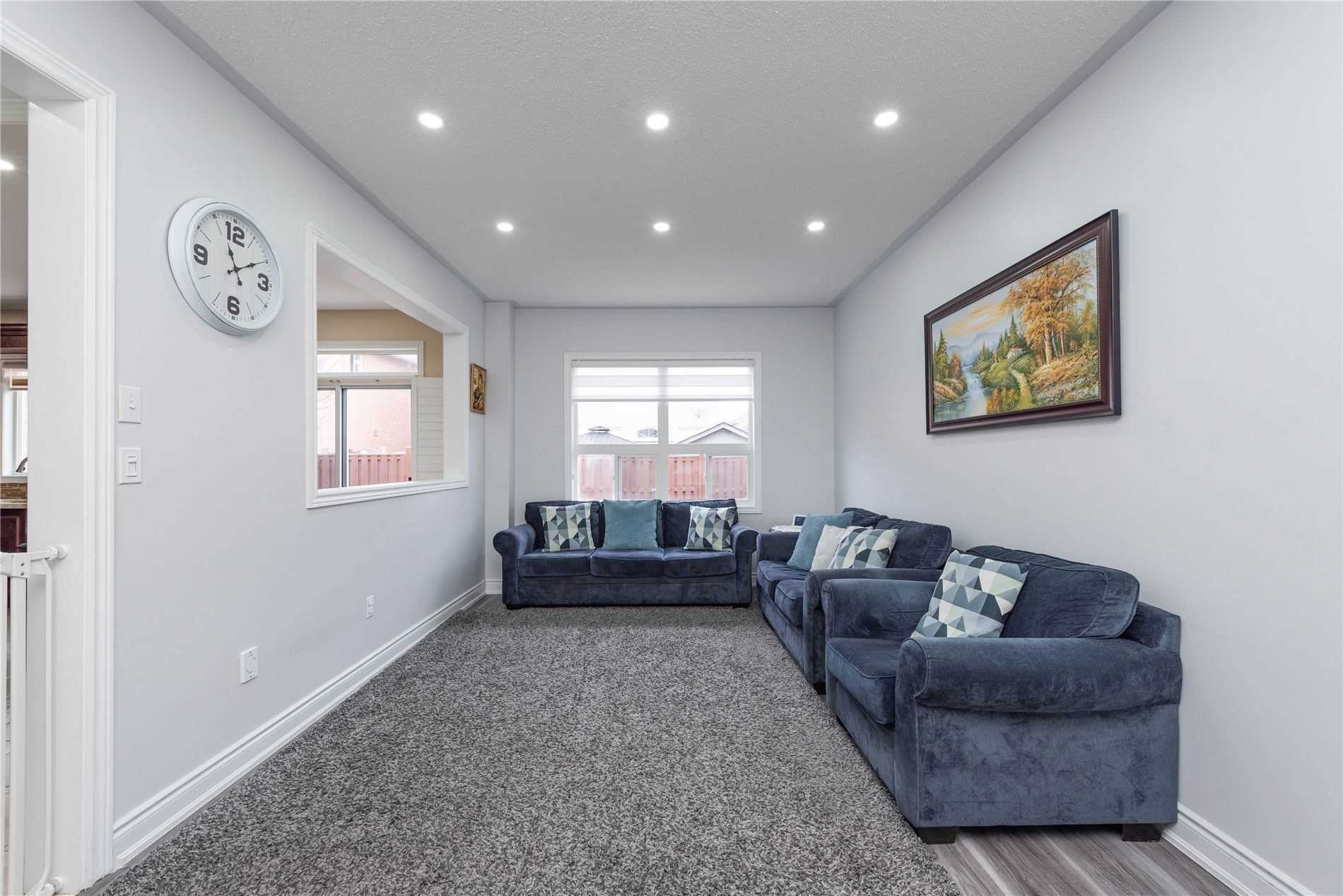 7 Dovehaven Cres