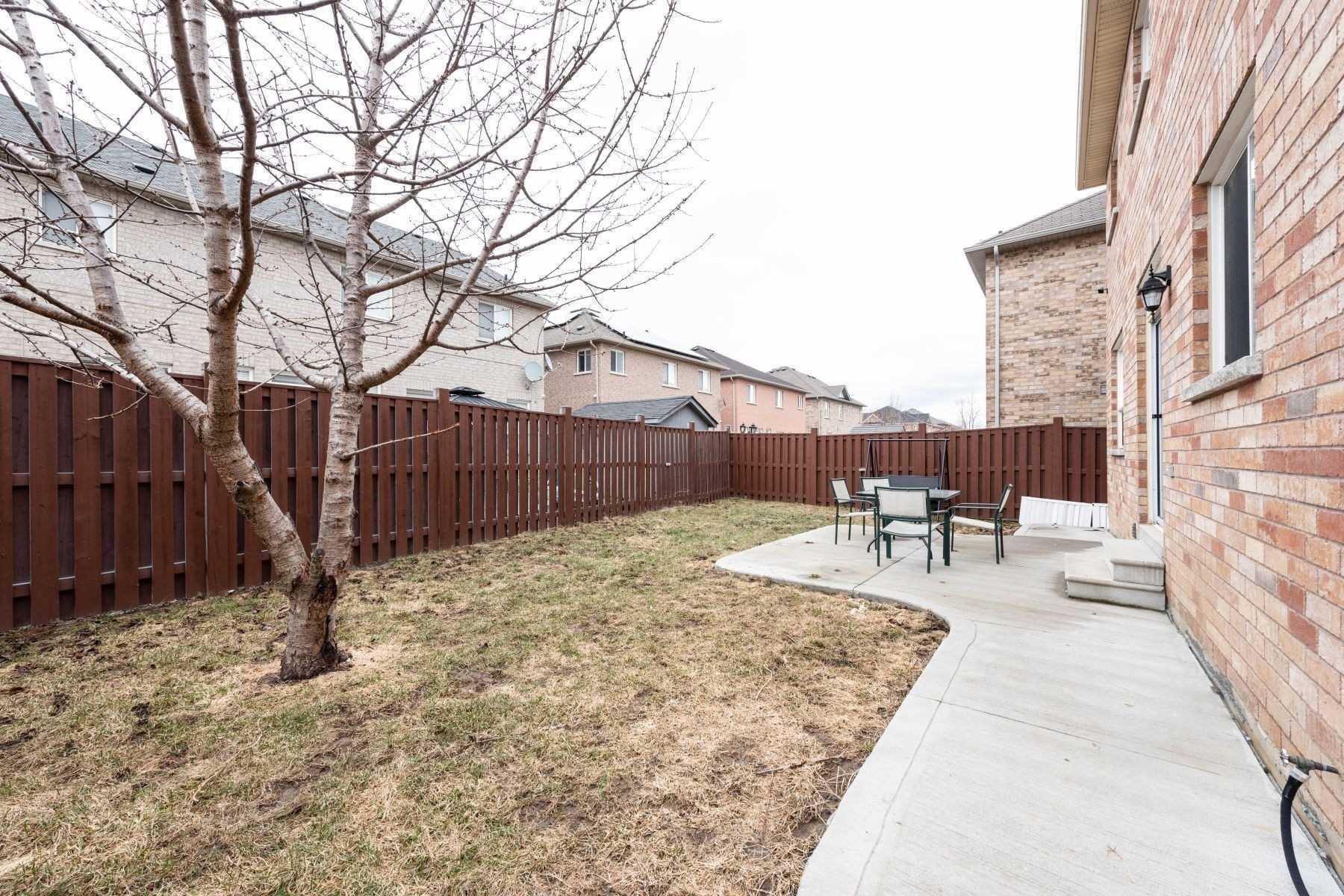 7 Dovehaven Cres