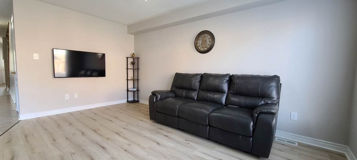 123 Swindale Dr