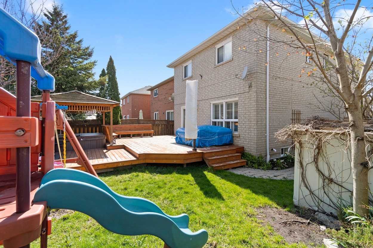 859 Mays Cres