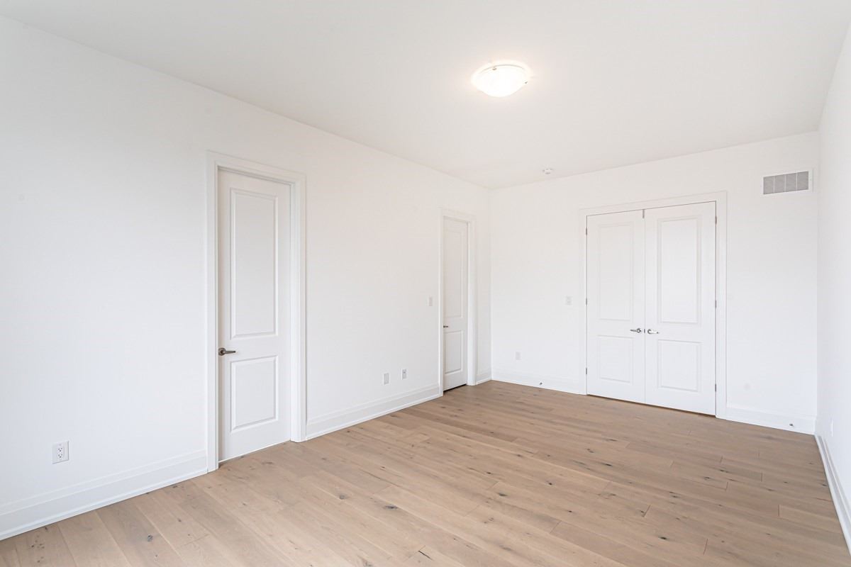 4 Jb Robson Crt