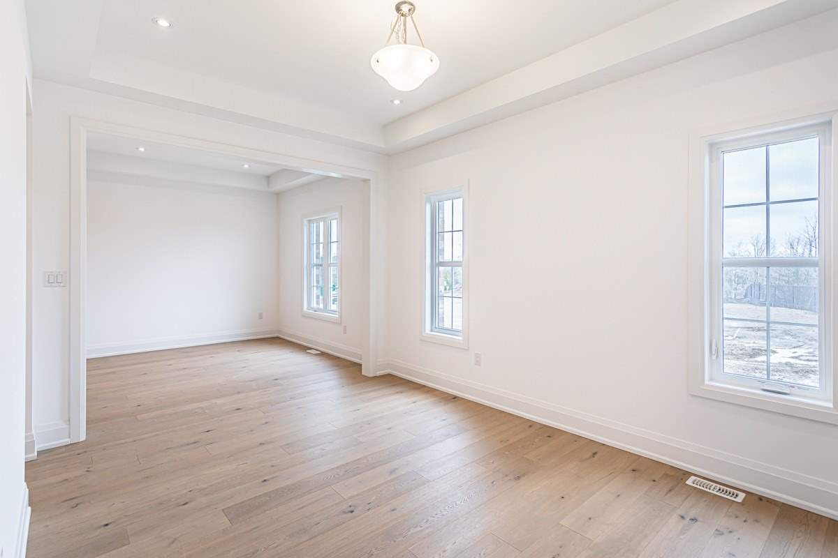 4 Jb Robson Crt