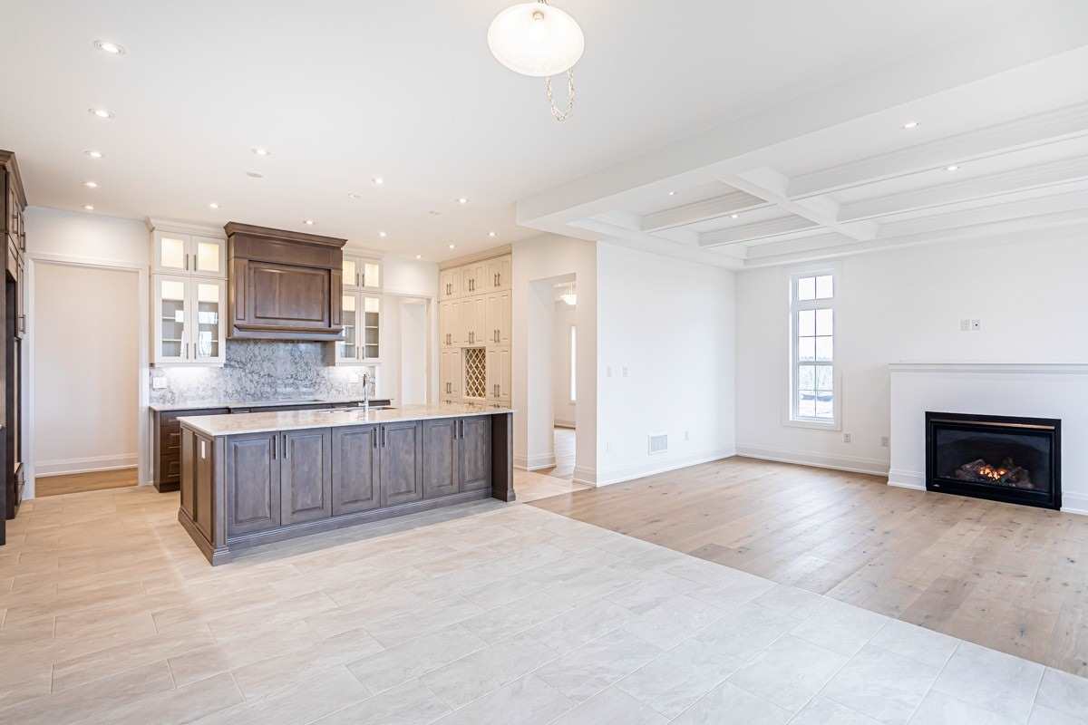 4 Jb Robson Crt
