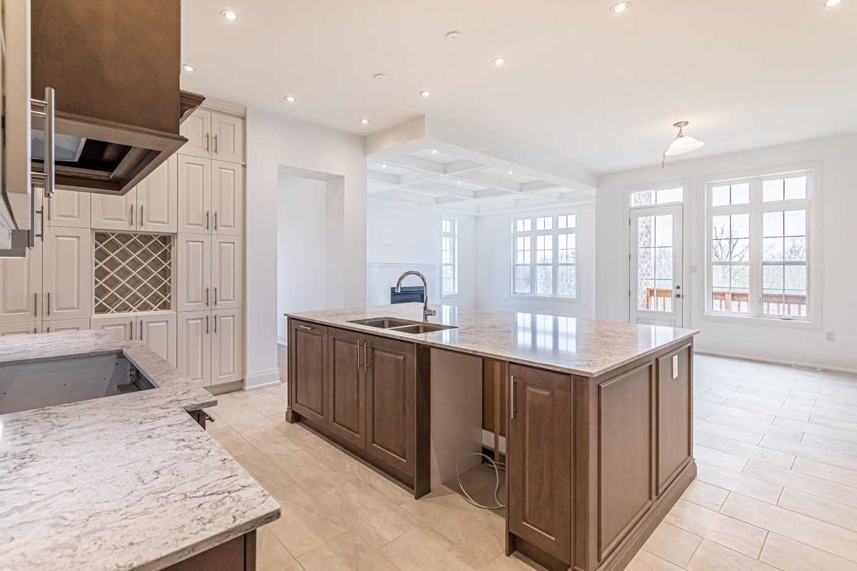 4 Jb Robson Crt