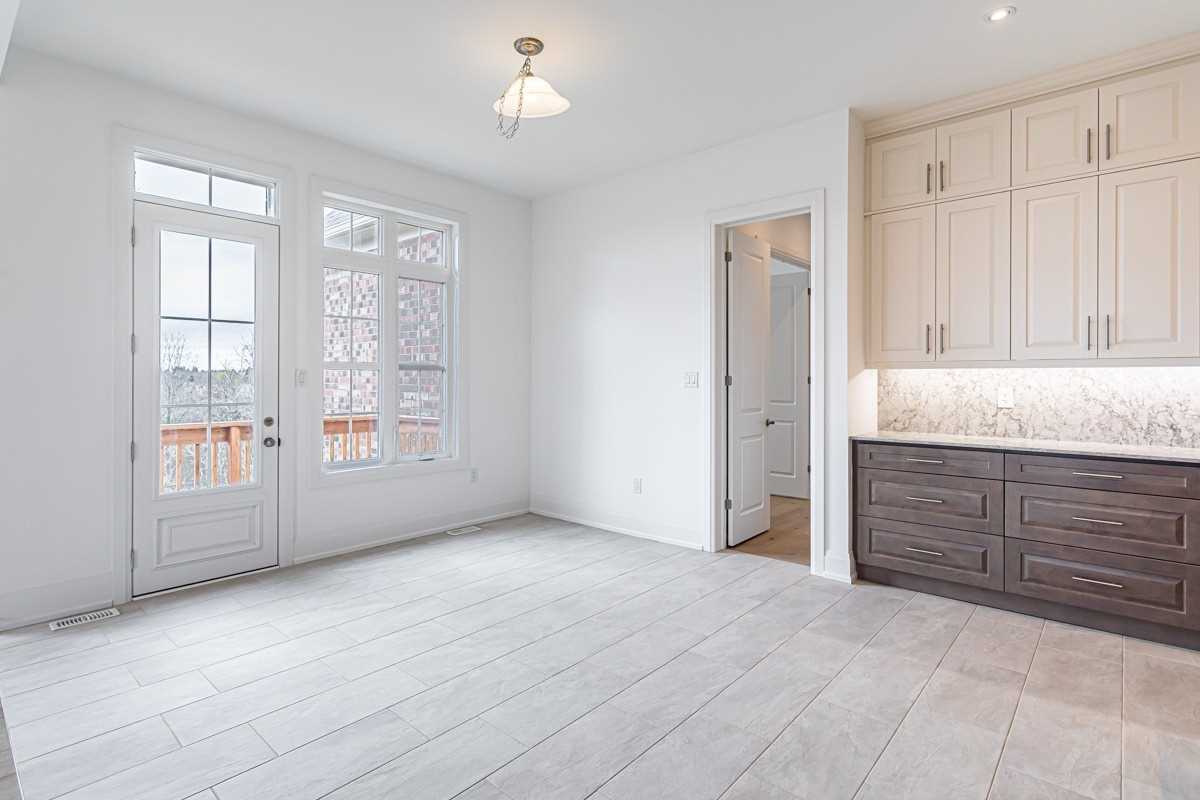 4 Jb Robson Crt