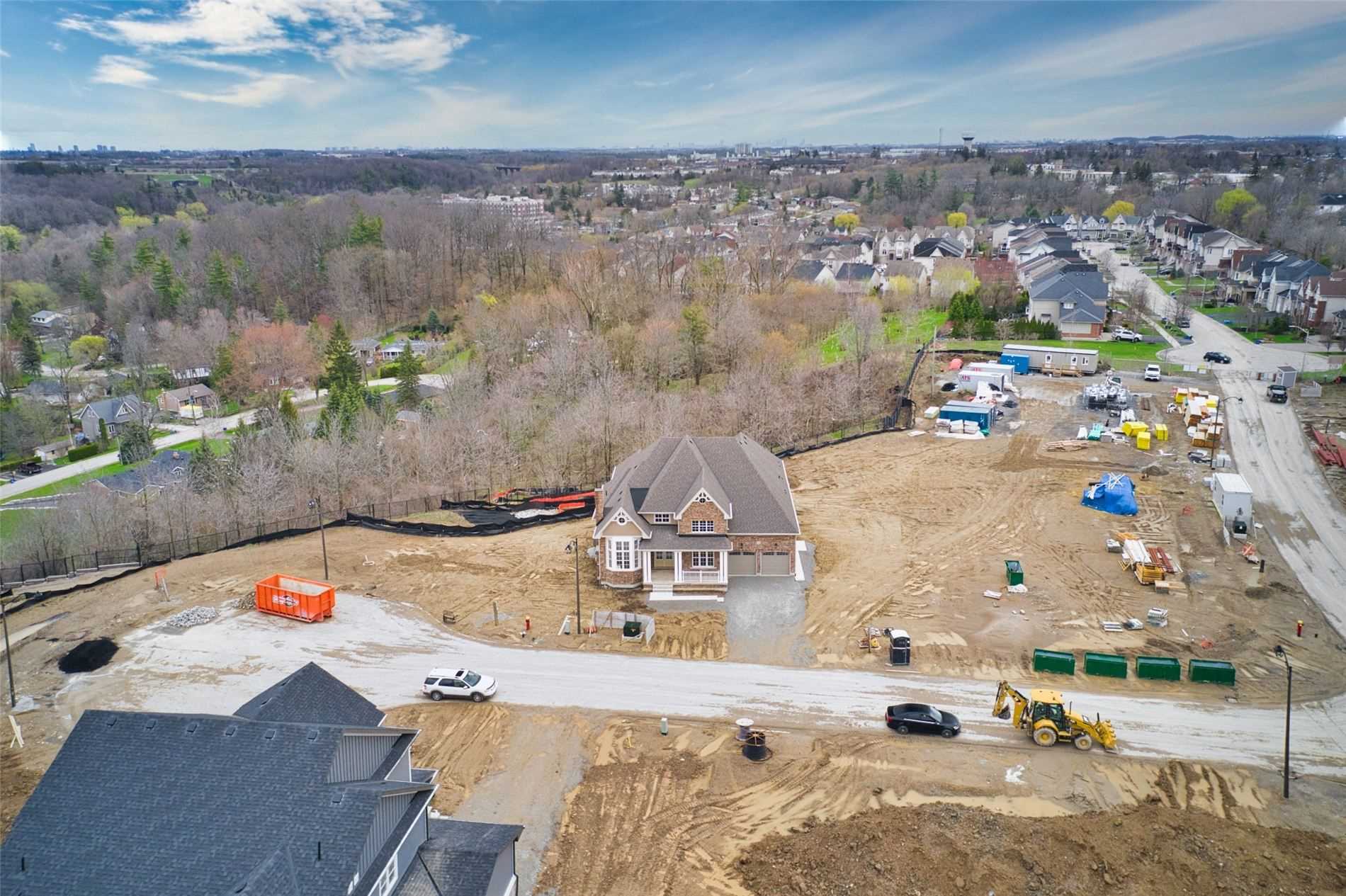 4 Jb Robson Crt