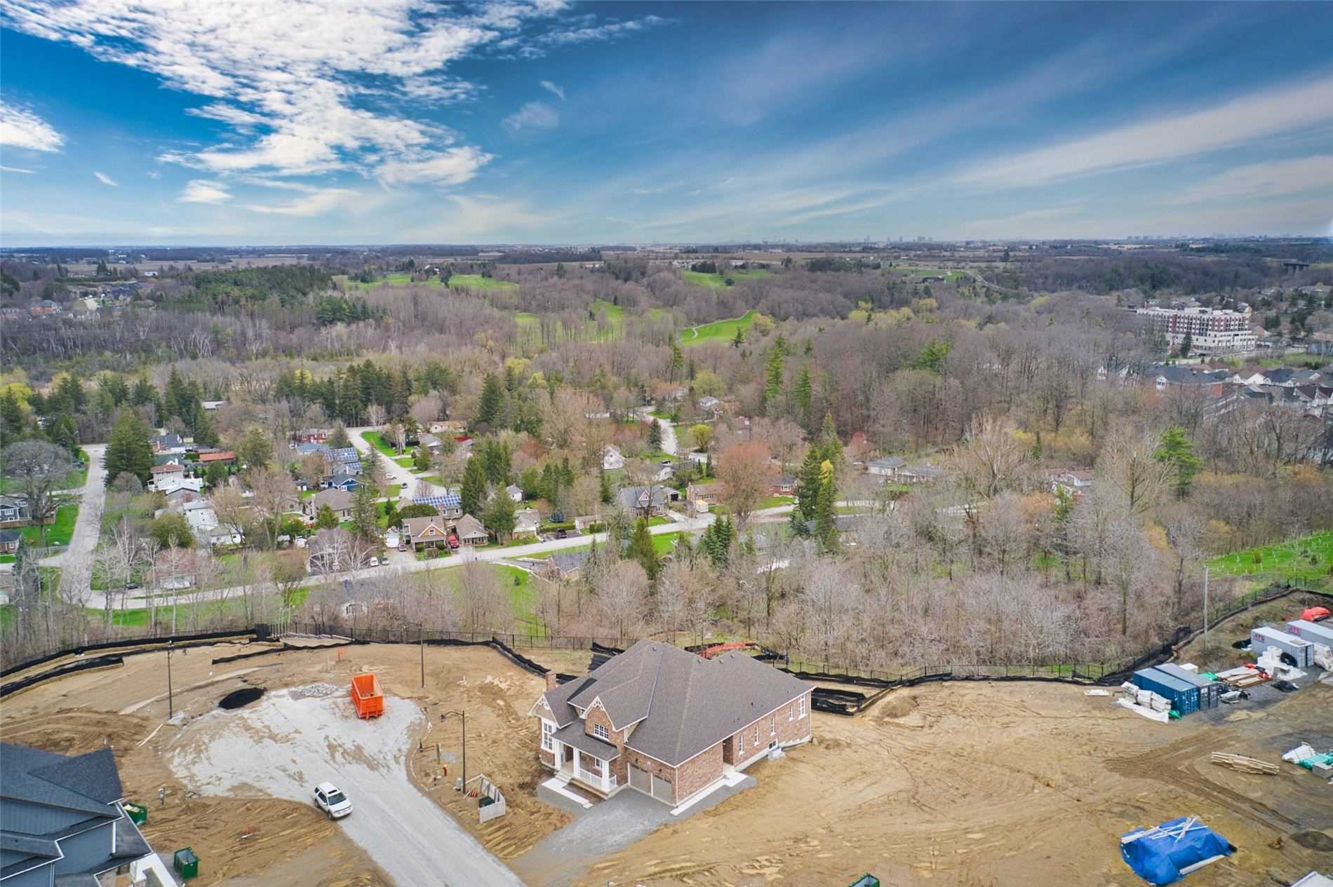 4 Jb Robson Crt