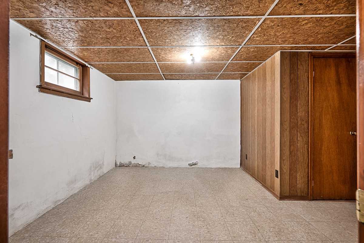 1158 Fisher Ave