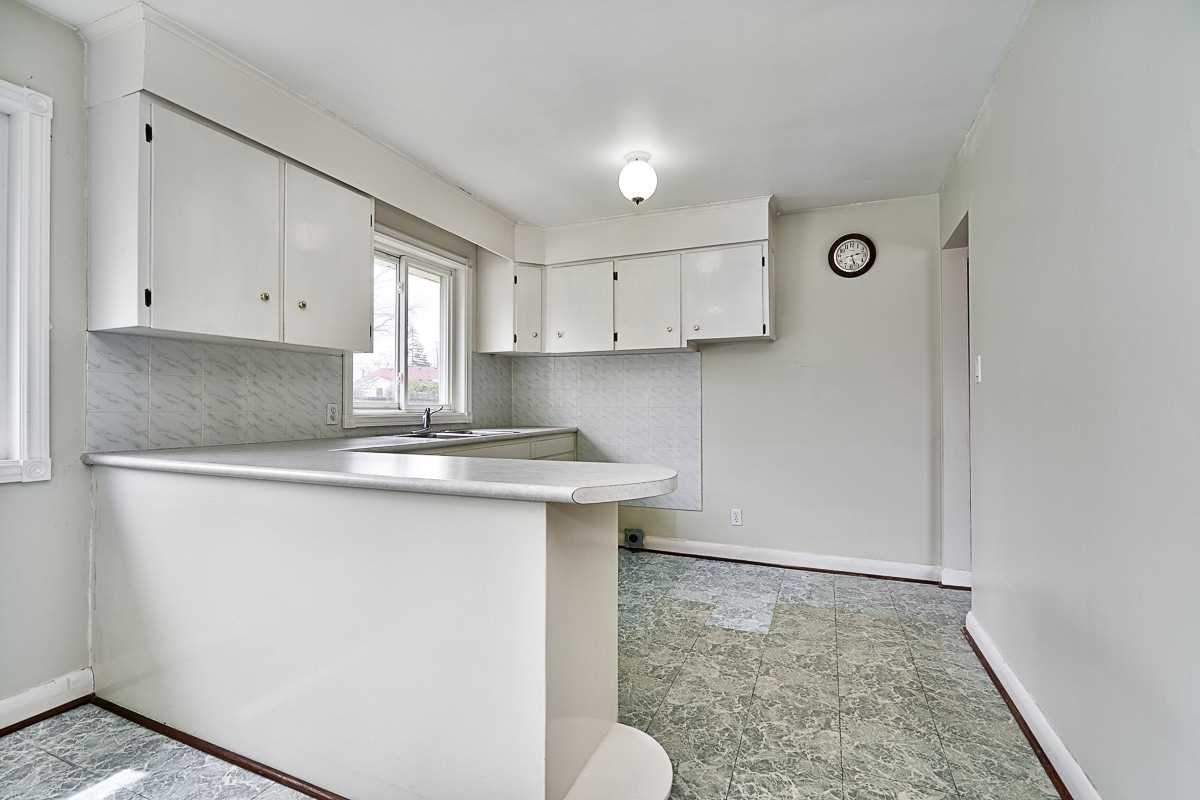 1158 Fisher Ave