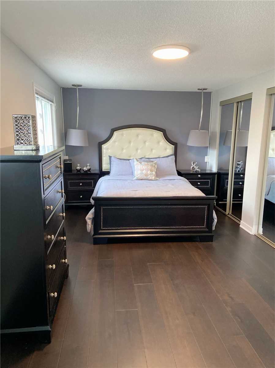 12 Elderbank Crt
