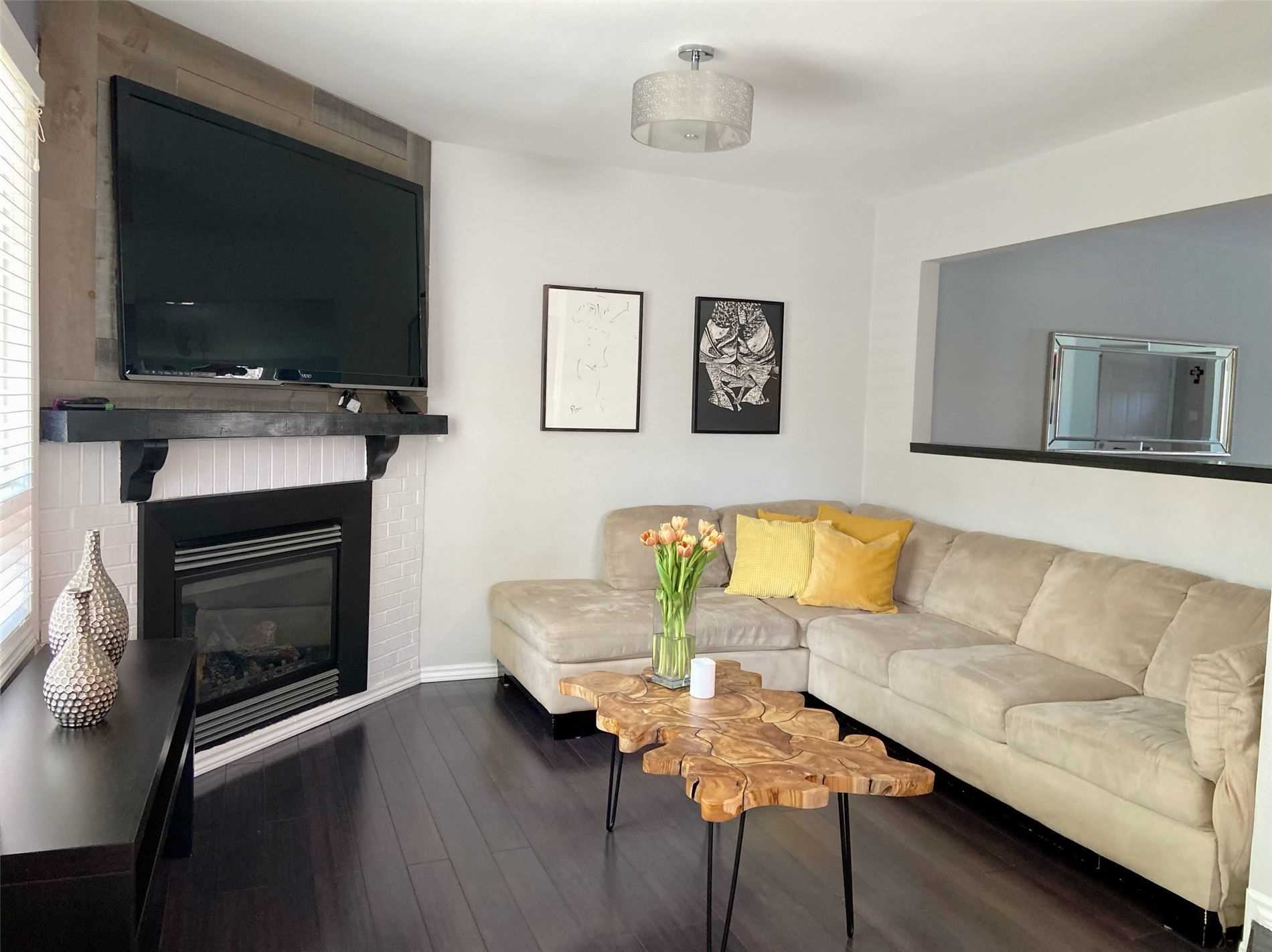 12 Elderbank Crt