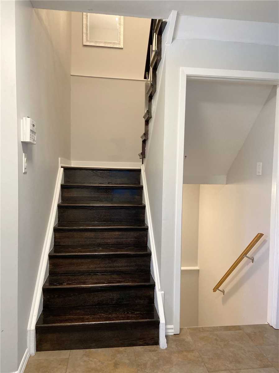 12 Elderbank Crt