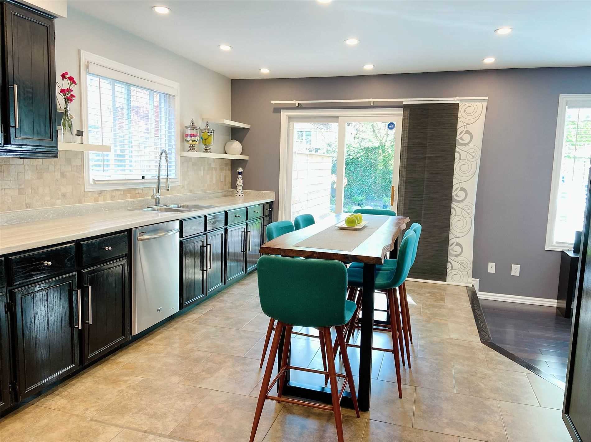 12 Elderbank Crt