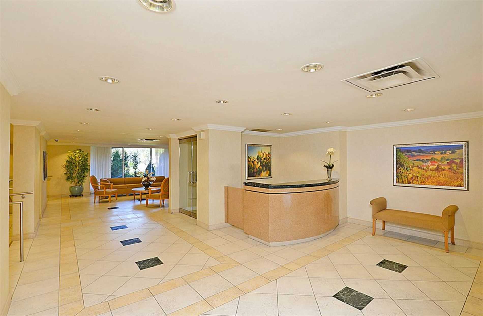 61 Richview Rd, #402