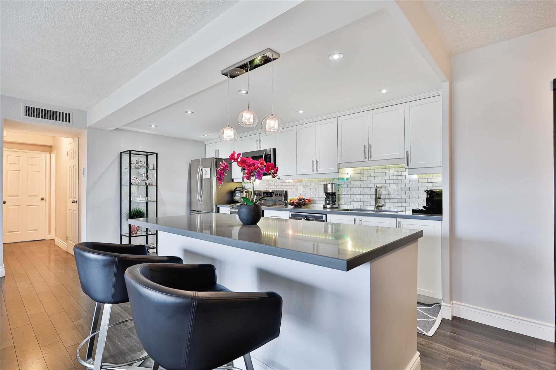 61 Richview Rd, #402