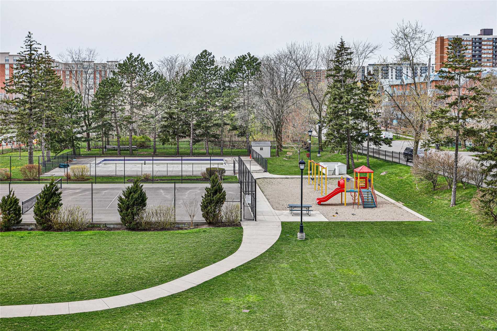 61 Richview Rd, #402