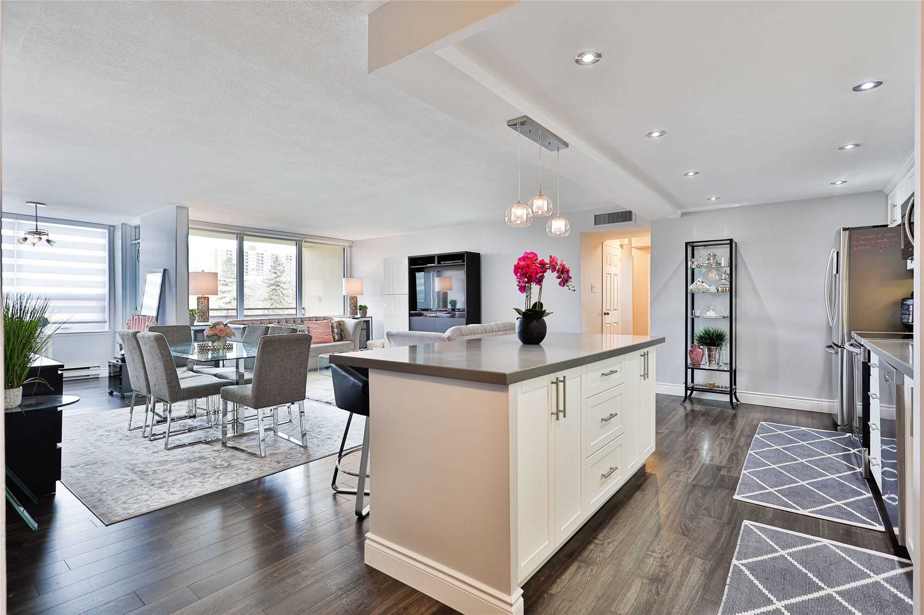 61 Richview Rd, #402