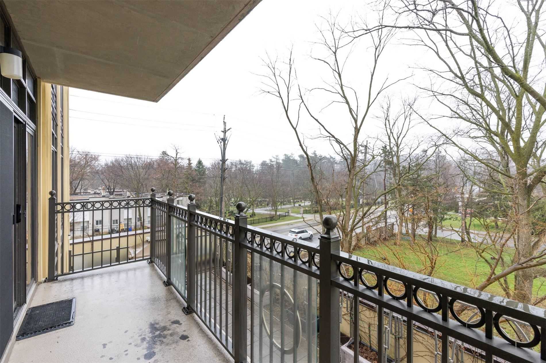 205 Lakeshore Rd W, #304