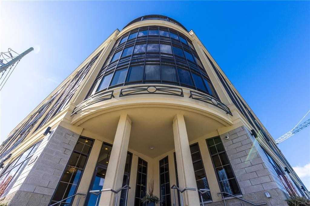 205 Lakeshore Rd W, #304