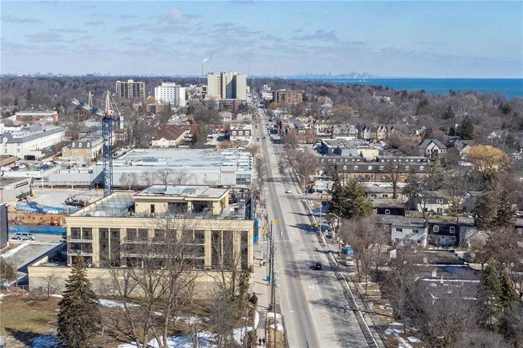 205 Lakeshore Rd W, #304