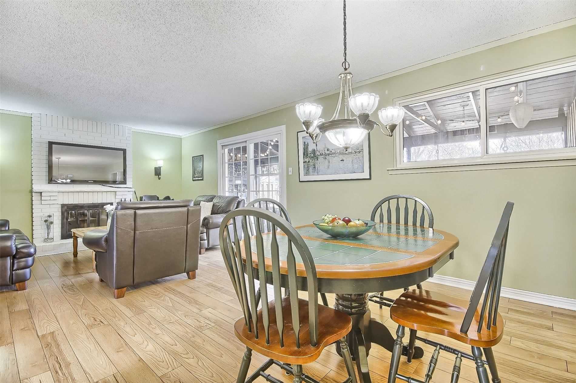 47 Lacewood Cres