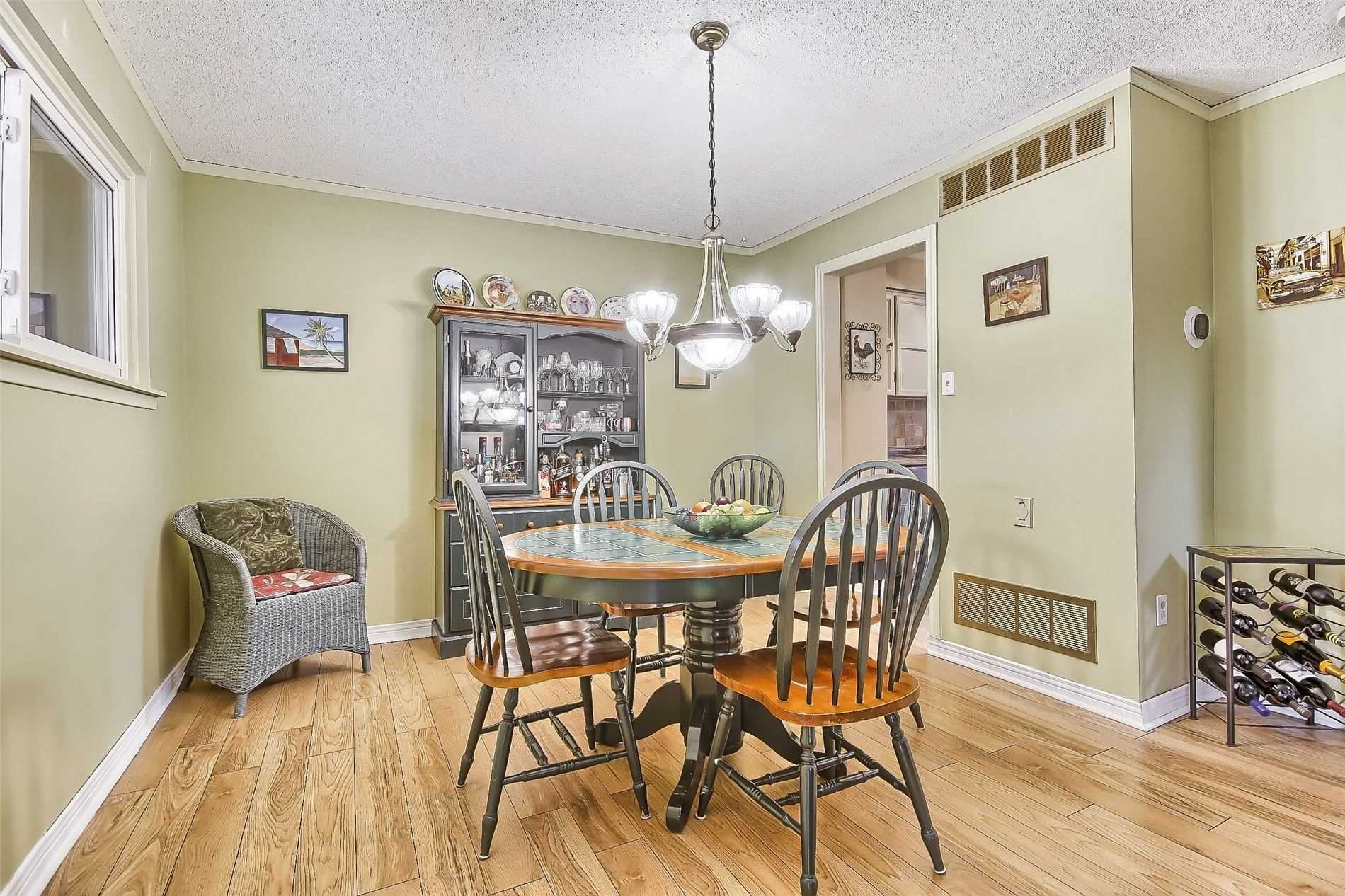 47 Lacewood Cres