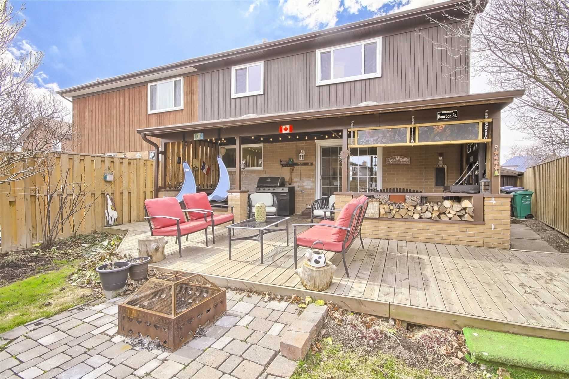 47 Lacewood Cres