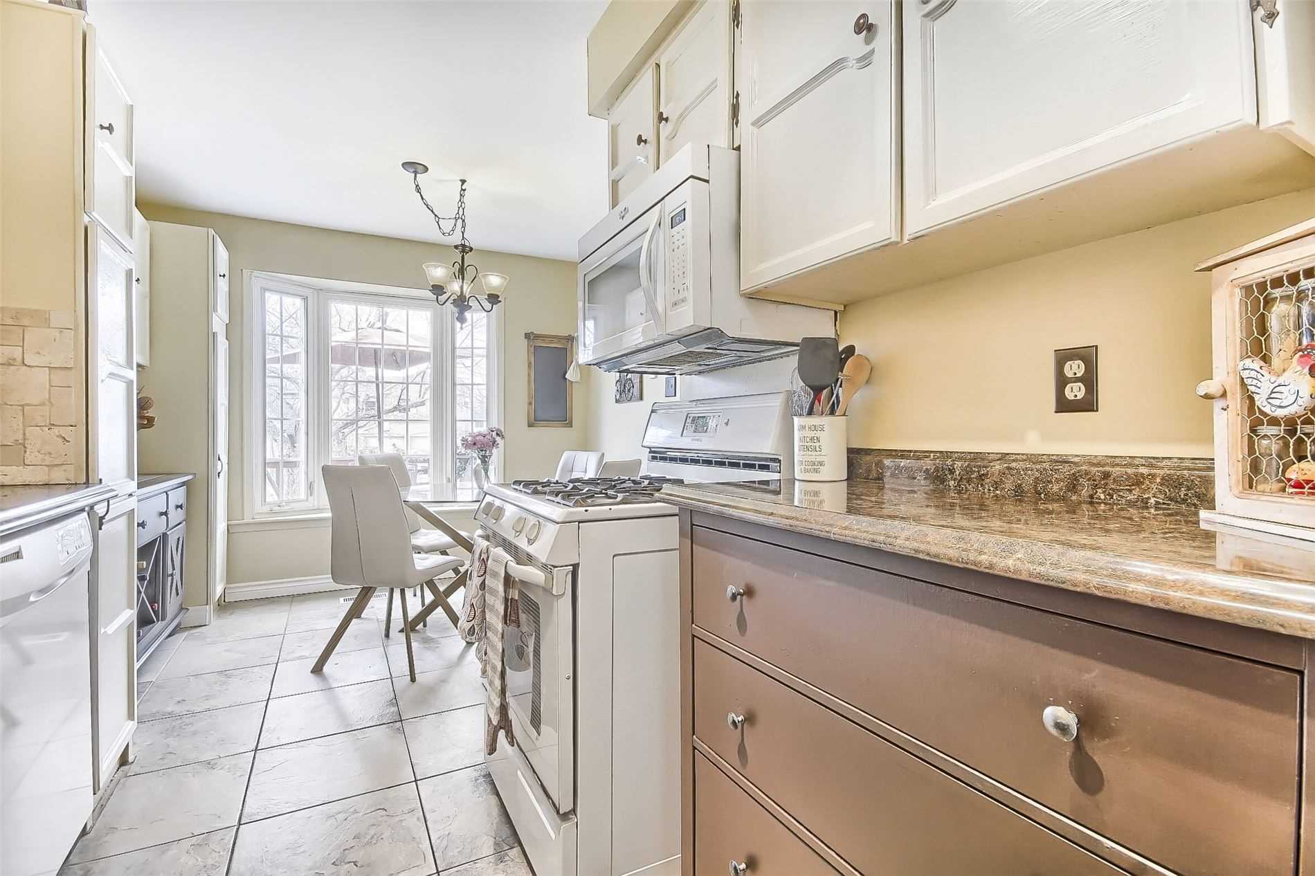 47 Lacewood Cres