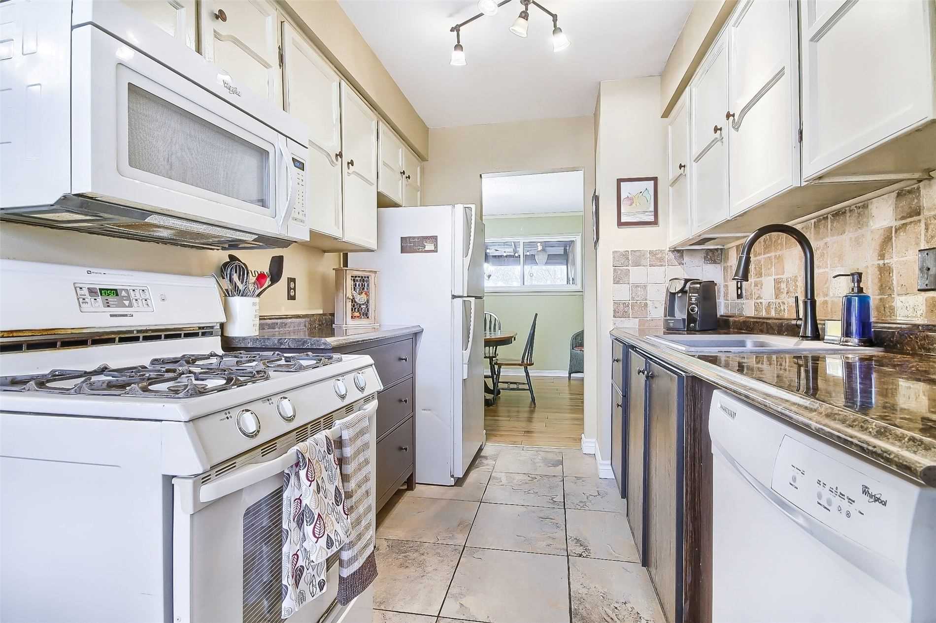 47 Lacewood Cres