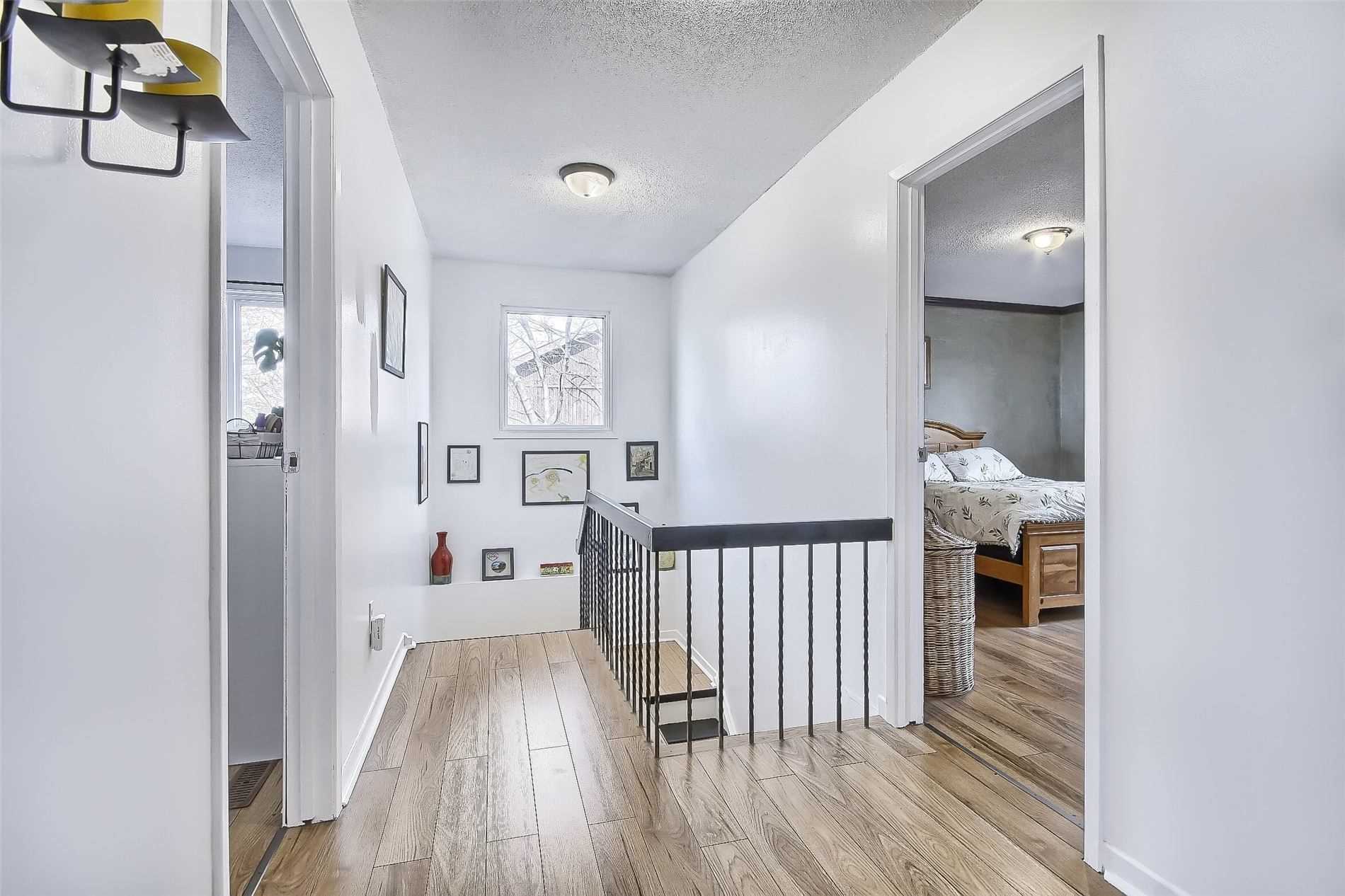 47 Lacewood Cres