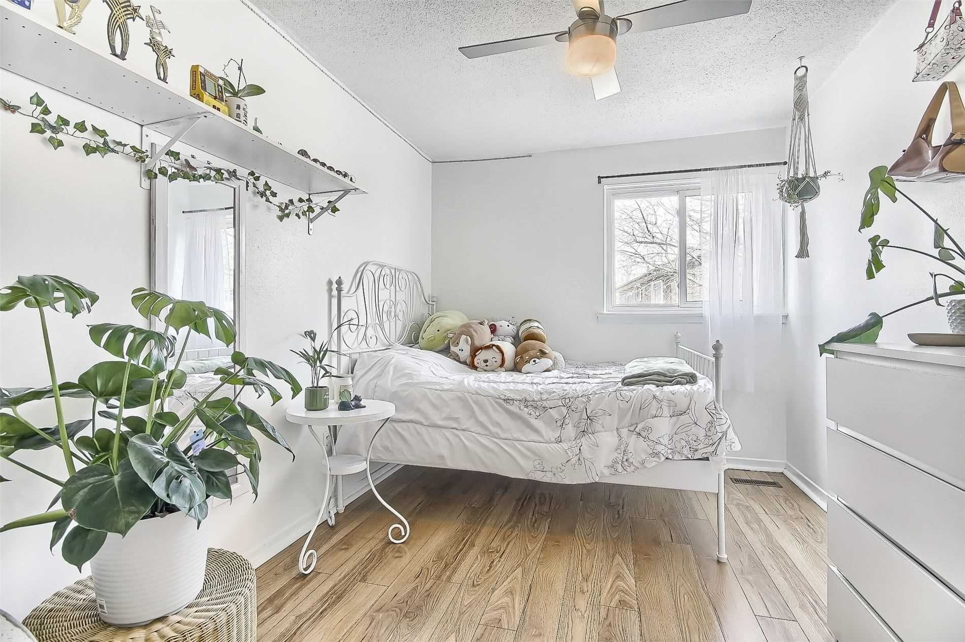 47 Lacewood Cres